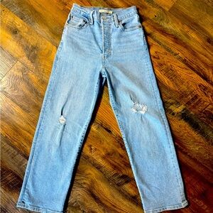 Levi’s jeans size 25. Ankle straight